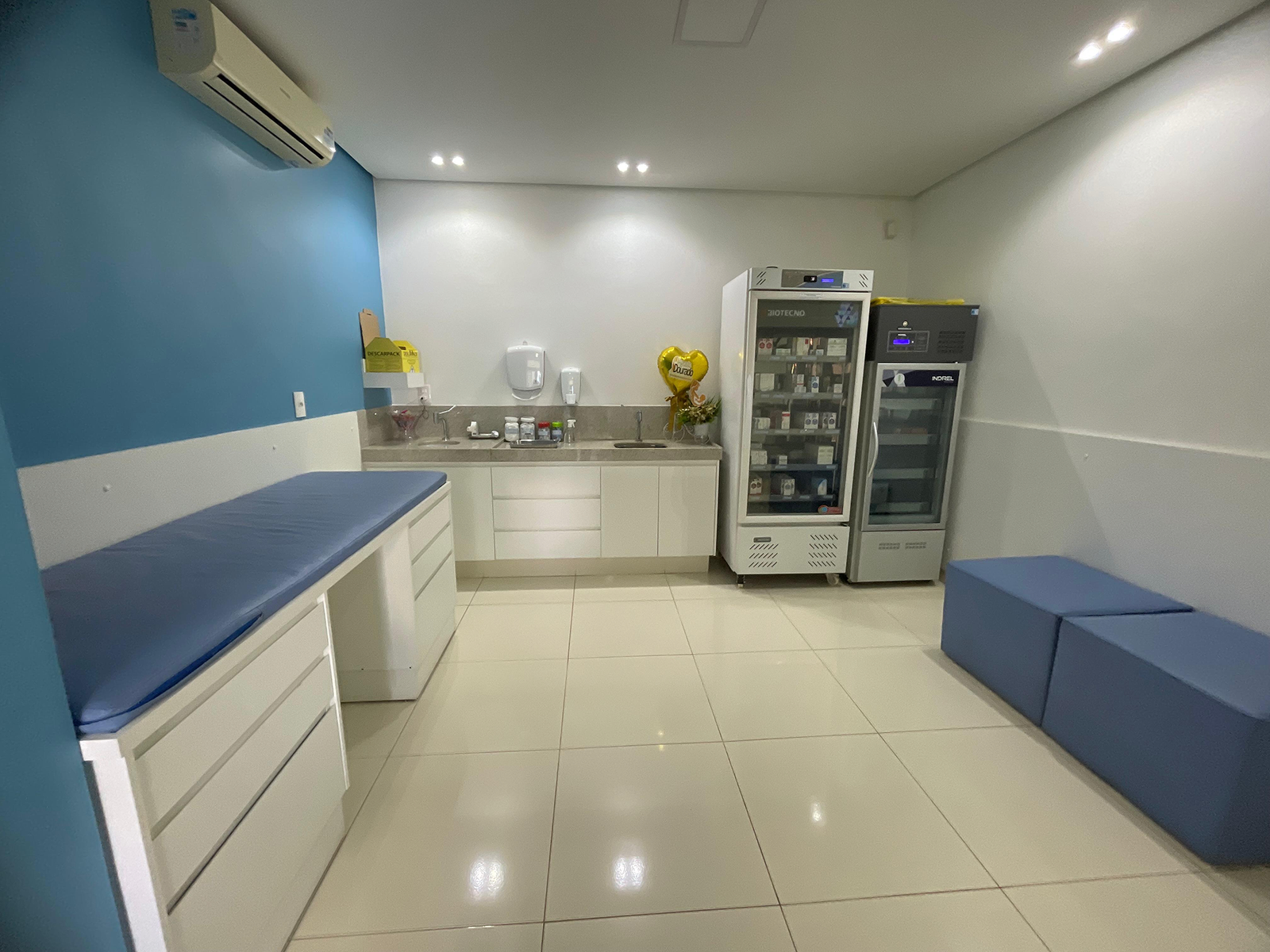Sala de vacinas com rede de frio