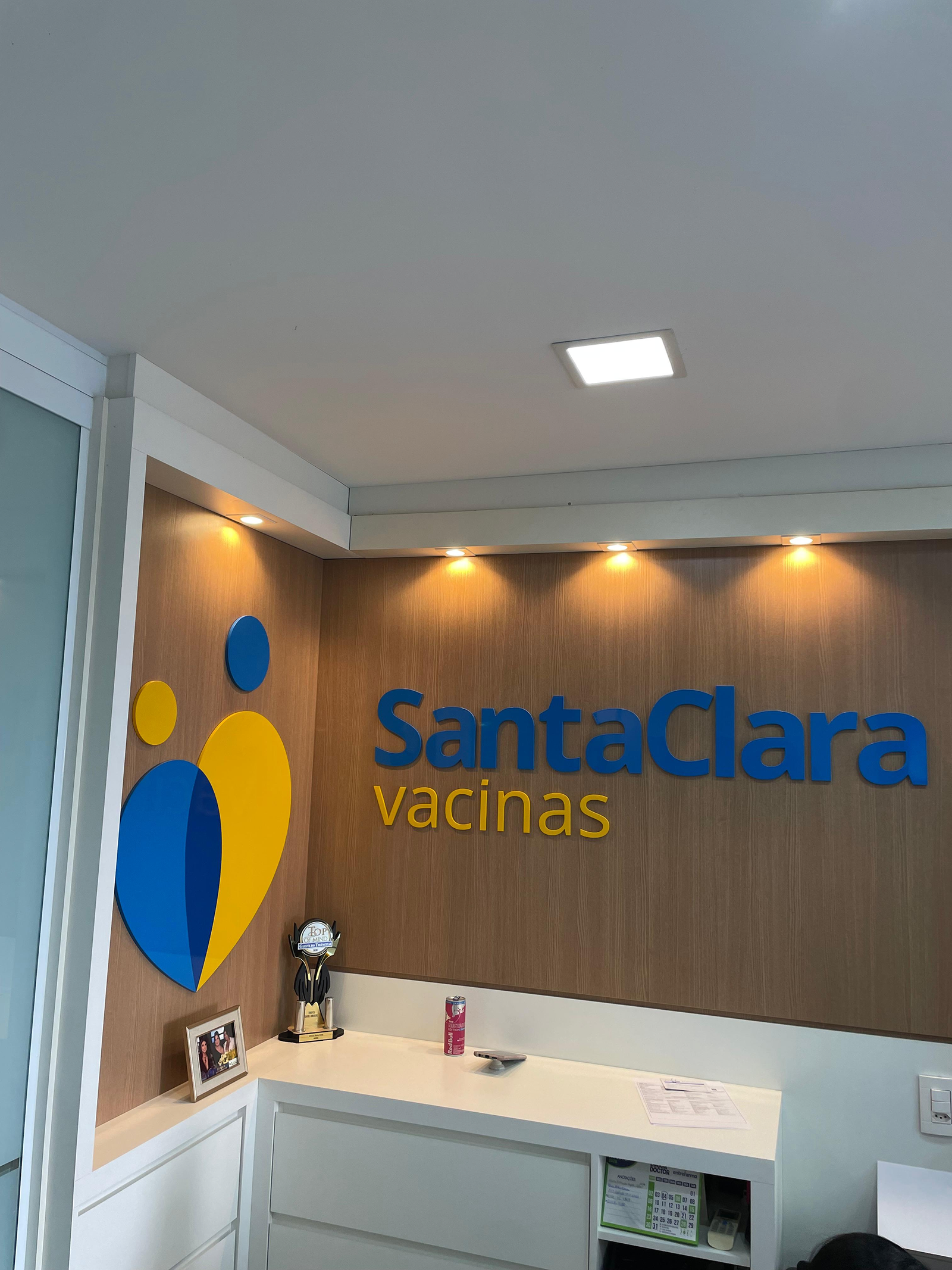 Recepção com a marca Santa Clara Vacinas
